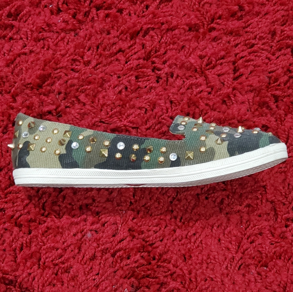 Shellys Shoes - Picture 2 of 5